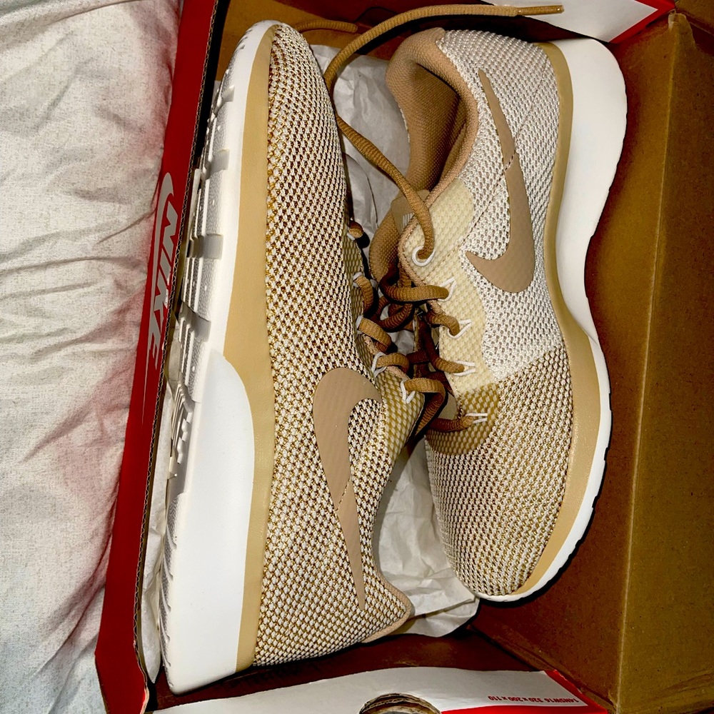 Womens Nike Tanjun Racer